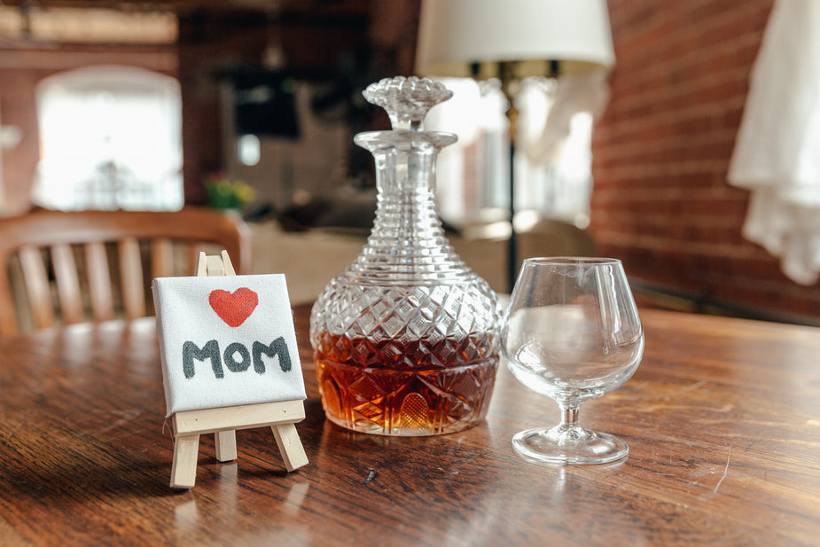 Think about what your mom enjoys doing in her free time. Consider planning a special experience for your mom. Personalizing the gift can make it even more special.